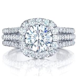 Luxurious Cubic Zirconia Ring various sizes by Lucio's